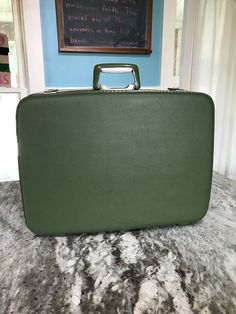 This vintage Samsonite case stands out with its classic look and clean style.  It is in overall good condition with some minor blemishes from age and use as shown in photos. Samsonite Suitcase, Thrift Finds, Luggage Bag, Green Vintage, Suitcases, Classic Looks, Luggage Bags