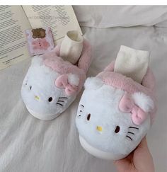 Hello Kitty Slippers, Office Cozy, Shop Outfits, Hello Kitty Bedroom, Fluffy Shoes, Hello Kitty Shoes, Kitty Items, Cute Slippers, Funny Meems