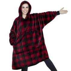 Made with super soft microfiber fleece, this oversized wearable blanket is the perfect sweater and blanket all in one. Sweatshirt blanket with sleeves moves with you while providing mobility, warmth, and cover. FUNCTIONAL AND PRACTICAL The large wide sleeves allow for full arm mobility and giant front pocket can store your mobile devices, such as phone, tablet, and remote controls. Also features an oversized hood, elastic cuffs, and wide neck opening for an easy pullover fit! WEARABLE LOUNGING B Sweatshirt Blanket, Oversized Blanket, Winter Blankets, Plaid Blanket, Hoodie Blanket, Oversize Women, Chill Outfits, Winter Hoodies, Winter Sweatshirt