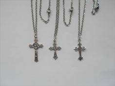 Jewlrey Aesthic, Cross Necklaces, Black Love Couples, Tough Girl, St Benedict, Shot Hair Styles, Beautiful Cross, Punk Jewelry, Dope Jewelry