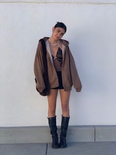 Trendy Brown Winter Hoodie, Baggy Brown Leather Jacket Outfit, Oversized Brown Winter Hoodie, Lether Girl Jacket Outfit Brown, Cozy Brown Sweatshirt For Streetwear, Chill Fits