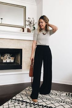 Wild Leg Jeans Outfit, Baggy Trousers Outfit, Wide Leg Trousers Outfit, Outfit Ideas For Church, Latina Outfit, Trouser Outfit, Baggy Trousers, Burberry Black