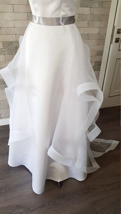 Diamond shaped asymmetric organza wedding train with horsehair hem - a truly elegant and unique adding to your bridal gown. Only high quality fabrics and high finishing used for making the wedding skirt as neat as it can be. the length is customizable. For more wedding skirts, please access https://www.etsy.com/shop/LidiasBoutiqueDesign?ref=seller-platform-mcnav&section_id=23168823. For more wedding tops and boleros, please access https://www.etsy.com/shop/LidiasBoutiqueDesign?ref=seller-pla White Organza Gown With Sweep Train, Elegant Wedding Dress With Asymmetrical Skirt, Wedding Gown With Organza Tulle Skirt, Elegant Bridal Organza Gown, Floor-length Organza Tulle For Wedding, Elegant Organza Bride Gown, Fitted Organza Gown With Long Train, Elegant Organza Gown For Bride, Elegant Tulle Skirt With Long Train