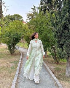 Eid Mubarak🤍💐 Barely managed to get ready today🥹 Outfit - @fatimakhanfashion 🏷️ Outfit inspiration, summer fashion, kalidar, desi fashion, pakistan street style #eidoutfit #vogueayesha #eiduladha #eidmubarak #eidoutfitinspo #desifashion #pakistanidesigner #pakistanifashion Eid Fits, Alishba Anjum, Pakistan Street, Eid Dress, Eid Ul Adha