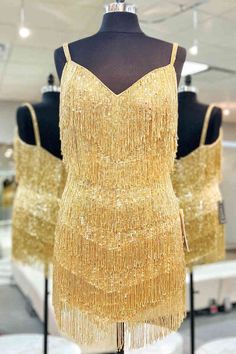 Fringe Dress Formal Short, Sparkley Gold Dress, Gatsby Homecoming Dress, Short Dresses With Fringes, Gold Cocktail Dress Short, Homecoming Dresses With Tassels, Short Flapper Dress, Rose Gold Surprise Dance Outfit, Gold Fringe Dress Short