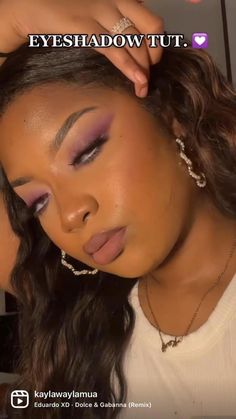 Makeup Looks Cat Eye, Cat Eye Eyeshadow, Makeup Purple Eyeshadow, Purple Eyeshadow Tutorial, Fox Eye Makeup, Sweet 16 Makeup, Plum Makeup, Simple Eyeshadow Tutorial, Makeup Purple