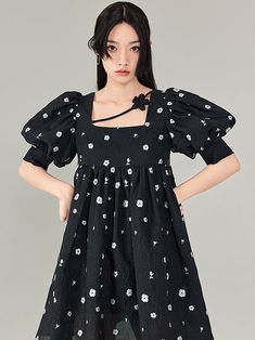 Material: Polyester100%   Size: SML   Model: 168cm/48kg 　  Length Bust Sleeve Shoulder S 82cm 84cm 30cm 32cm M 86cm 88cm 31cm 33cm L 90cm 92cm 32cm 34cm French Princess, Princess Inspired, Square Neck Dress, Famous Girls, Princess Dress, Shoulder Sleeve, Square Neck, Dresses For Sale, Off Shoulder Dress