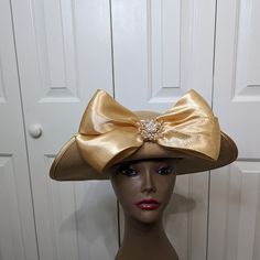 Stunning Upturned Felt Hat With A Large Satin Band And Bow. Large Center Brooch Accent For A Unique Style. Soft Gold Tone One Size Fits All 2 In Stock Thanks For Shopping My Closet Formal Wide Brim Hat With Ribbon, Evening Hat With Ribbon And Curved Brim, Formal Hat With Ribbon And Curved Brim, Elegant Church Hat With Ribbon, Evening Hats With Ribbon For Royal Ascot, Evening Hat With Ribbon For Royal Ascot, Party Hats With Ribbon And Short Brim, Party Hat With Ribbon And Short Brim, Elegant Brown Boater Hat With Flat Brim