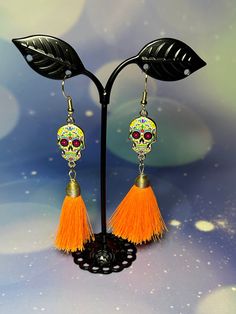 This stunning jewelry is expertly handcrafted by skilled Artisans in Mexico City with great attention to detail. It is the perfect accessory for any occasion and an ideal birthday gift. Women Earrings Gold, Halloween Jewellery, Women Earrings, Jewellery Ideas, Jewelry Birthday, Skull Earrings, Halloween Jewelry, Stunning Jewellery, Gold Plated Earrings