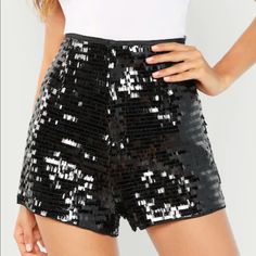 Never Worn - Sequin Black Shorts Black Sequin Shorts, Short Noir, Streetwear Mode, Disco Outfit, Sequin Shorts, Monokini, Black Sequins, Look Chic, Street Style Women