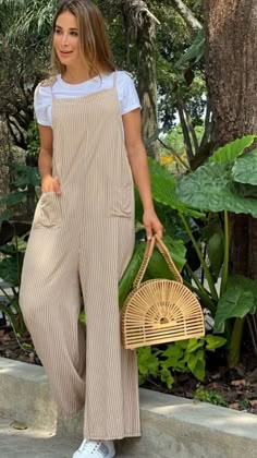 Jumpsuit With Shirt Over, Jumper Outfit Ideas, Jumper Outfit Jumpsuits, Boho Style Jumpsuit, Jumper Outfit, Look Chic