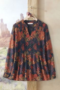 Light and color-rich as drifting autumn leaves, in a flattering tuck-and-release silhouette of brilliantly printed chiffon. Tunic Tops Outfit, Shirt For Women Stylish, Blus Sifon, Western Tops For Women, Salwar Design, Short Kurti Designs, Stylish Tunic Tops, Cotton Tops Designs, Frock Designs