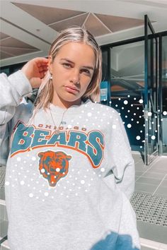 Get the best aesthetic vintage outfits right here! the best vintage clothing store in Australia, future threads supplys to best 90s streetwear fashion, street style outfits, vintage style, vintage outfits, streetwear style, 90s aesthetic style