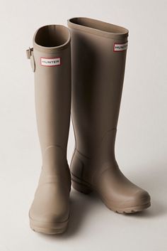 Hunter Wellies Classic Waterproof Rain Boots For Rainy Weather, Classic Waterproof Rain Boots, Classic Waterproof Rain Boots With Round Toe, Classic Insulated Waterproof Boots, Classic Rain Boots For Fall Outdoor, Classic Rain Boots For Fall Outdoor Activities, Classic Rain Boots For Outdoor Fall Use, Classic Round Toe Rain Boots For Fall, Hunter Rain Boots Outfit