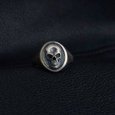 Silver Skull Mens Pinky Ring, Unique Skull Ring, Skull Engraved Ring,Skull Punk Ring,Silver Skull Band, Skull Jewelry,Gift Ring,Skull Biker Jewelry MATERIALS: - Solid 925 sterling silver -bronze PRODUCTION METHOD: - Handmade with Care INTERNATIONAL SHIPPING: - We use International Priority Shipping Service - 5-10 Business Days - FREE Shipping PACKAGING: - All handmade sterling silver rings are nicely packaged ready to gift in elegant jewelry boxes. - Gift for him, gift for father's day MAKER GUA Biker Style Skull Jewelry, Biker Style Skull Jewelry Gift, Biker Style Skull Jewelry For Gift, Biker Skull Jewelry For Gift, Biker Style Halloween Jewelry Gift, Biker Style Jewelry For Halloween Gift, Biker Jewelry For Halloween Gift, Classic Skull Ring As Gift, Skull Rings For Men