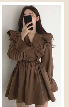 Big Girl Clothes, Retro Women, Small Dress, Brown Dress, Stylish Dresses, Look Fashion, Modest Fashion