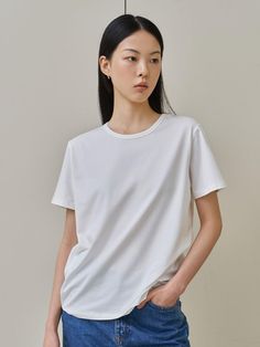 This is a feminine and modern top by WEARIS that is made out of high quality and sturdy material. With distinctive mood of the design and comfortable wear, you can style it for your comfortable daily outfit.- Basic and clean design- Silket cotton fabric with soft touch- Modern and minimal mood Minimalist Crew Neck T-shirt, Basic Tops For Casual Gatherings, Classic Organic Cotton Solid Tops, Relaxed Fit Cotton Tops With Basic Design, Cotton Tops With Relaxed Fit, Basic Cotton Tops For Casual Gatherings, Basic Crew Neck Tops For Casual Gatherings, White Crew Neck Top For Casual Gatherings, Relaxed Fit Basic Cotton Top