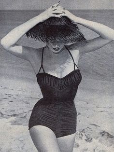 1950s Swimwear, Swimsuits High Waisted, Diva Fashion, Fashion Images, Beachwear For Women, 50s Fashion