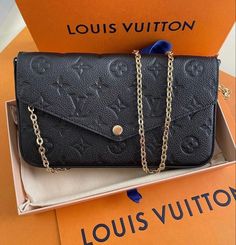 Black Louis Vuitton Bag, Louis Vuitton Bag Outfit, Black Mini Bag, Luxury Bags Collection, Mini Crossbody Purse, Louis Vuitton Purse, Girly Bags, Bag Suitcase, Business Shoes