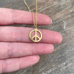 Brass Peace Sign Bohemian Necklace - Gypsy Hippie Woodstock Style. This necklace is dainty and so cute.16" brass chain length with lobster clasp closure. Woodstock Style, Wooden Accessories, Bohemian Necklace, Light Weight Earrings, Wooden Jewelry, Brass Chain, Peace Sign, Woodstock, Chain Lengths