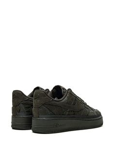 Find NIKE X Billie Eilish Air Force 1 Low Sequoia Sneakers on Editorialist. dark green calf suede signature Swoosh logo detail embroidered logo to the rear contrast stitching round toe front lace-up fastening logo patch at the tongue branded insole rubber sole These styles are supplied by a premium sneaker marketplace. Stocking only the most sought-after footwear, they source and curate some of the most hard to find sneakers from around the world. Swoosh Logo, Air Force 1 Low, Air Force 1, Billie Eilish, Sneakers Black, Patch Logo, Air Force, Dark Green, Force