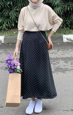 Ootd Rok Polkadot, Ootd Rok Korean Style, Ootd Rok Polkadot Hijab, Outfit Muslimah Aesthetic, Outfit Hijab Casual Rok, Kuliah Outfit