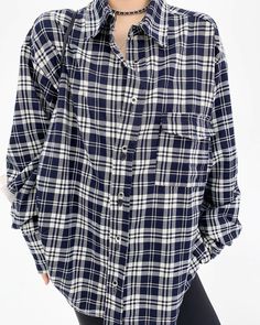 A plaid shirt that creates a seasonal look.

The loose silhouette gives you a relaxed and comfortable fit.

It is extremely versatile and can be matched with any item.
◾️Model
Height/Weight：158cm(62.2in)/40kg(88.1lb)
Fitting Size：L
◾️Material
cotton 



Size (cm)
Length
Chest
Shoulder
Sleeve Length


M
74
134
57.5
61


L
76
138
59
62.5


XL
78
142
60.5
64


2XL
80
146
62
65.5 Casual Plaid Tops For Everyday, Oversized Plaid Casual Top, Casual Plaid Flannel Shirt For Work, Casual Oversized Plaid Tops, Everyday Plaid Flannel Tops, Plaid Long Sleeve Tops For Casual Gatherings, Oversized Plaid Collared Shirt, Oversized Blue Flannel Long Sleeve Shirt, Everyday Plaid Long Sleeve Shirt