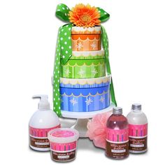 Treat a loved one to their very own birthday spa day that will leave them feeling refreshed and smelling like a sweet buttercream frosted cupcake! Spa Cake, Spa Basket, Shower Puff, Gift Towers, Spa Gift Basket, Cream Body, Cream Frosting, Gift Cake, Happy Birthday Gifts