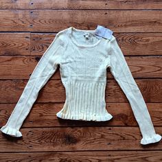 Nwt Hem &Thread Light Yellow Size Small Longsleeve Light Sweater Top Short Crop Delicate And Pretty Look! Smoke-Free! Light Sweater, Light Yellow, How To Look Pretty, Sweater Top, Sweaters For Women, Crop Tops, Womens Tops, Yellow, Long Sleeve