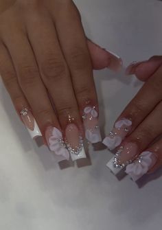 There's a new beauty trend taking over Instagram and it's absolutely stunning. Say hello to "quartz nails". Medium Nail Ideas White, Short Acrylic Nails For Graduation, Quinceañera Nails Short, Grad Nail Ideas White, Nail Ideas Mid Length, New Trend Nails 2024, Med Length Nails Ideas, Dama Nail Ideas, Nails Acrylic For Wedding