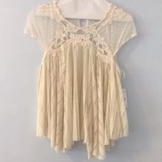 I Purchased This From Nordstrom And It Is So Delicate And Pretty! Never Worn And New With Tags Beige Feminine Lace Top For Summer, Feminine Beige Blouse For Summer, Feminine Beige Lace Top For Summer, Cream Short Sleeve Blouse For Summer, Beige Sleeveless Blouse For Beach, Feminine Summer Lace Top Blouse, Feminine Off-white Short Sleeve Tops, Casual Off-white Summer Blouse, Feminine Off White Short Sleeve Top