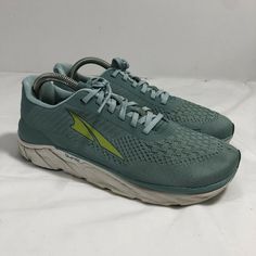 Altra Women’s Torin 4.5 Blue Quantic Road Running Sneakers Sz 9.5. Shoes come with Superfeet green insoles. Please see pictures for cosmetic wear. Casual Green Running Shoes For Walking, Blue Running Shoes, Lacing Shoes For Running, Green Accents, Shoes Lace, Road Running, Running Sneakers, Brooks Sneaker, Running Shoes