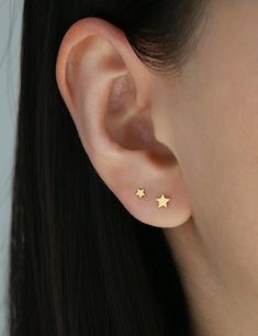 Dainty star stud earring with butterfly back. Super adorable and just the right amount of sparkle. D E T A I L S * Star is 3 mm or 4.5 mm * 18 gauge post * 16k gold over sterling silver // white gold over sterling silver * Nickel free and hypoallergenic S H O W   U S   S O M E  ♥ Instagram: @Minthologie Facebook: facebook.com/Minthologie Earring Small, Star Earring, Dainty Studs, Tiny Star, Star Earrings Stud, Small Earrings Studs, Star Studs, S Star, Star Earrings