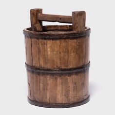 an old wooden bucket with handles on it