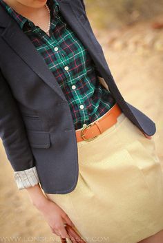 a plaid shirt with a traditional navy blazer and khaki skirt. Would TOTALLY wear this to work when I'm a teacher. Cute but modest. Timberland Fashion, Timberland Heels, Blazers Casual, Navy Blazers, Dope Style, Gold Mini Skirt, Timberland Outfits, Swag Fashion, Boots Timberland