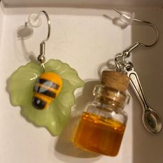 Adorable Bee And Honey Jar Earrings Measuring 1.5”. Exquisite Details! Fun Gold Earrings, Scarecrow Oc, Bee Accessories, Silly Earrings, Oz Scarecrow, Jar Earrings, Dream Items, Jewelry Making Business, Bee Inspired