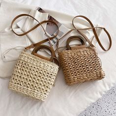 Summer Purses, Straw Tote Bag, Woven Handbags, Retro Tops, Straw Handbags, Handmade Purses, Belt Design, Straw Tote, Strap Design