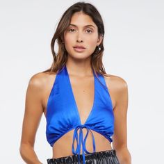 Size Medium Nwt Blue Backless Halter Top For Spring, Blue V-neck Halter Top For Spring, Blue Backless Summer Crop Top, Blue Backless Crop Top For Summer, Blue Backless Crop Top For Spring, Blue Fitted Backless Crop Top, Fitted Blue Backless Crop Top, Trendy Blue Halter Neck Top, Blue Halter Top For Beach Party