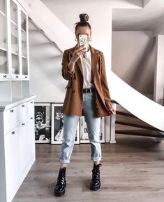 Combat Boot Outfit, Dr Martens Outfit, Outfit Botas, Mode Hippie, Causual Outfits, Mode Inspo, Fashion Fall, Blazer Outfits, Autumn Outfit