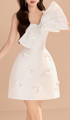 White Homecoming Dress, Evening Dresses Midi, Hot Prom Dress, White Homecoming Dresses, Taffeta Fabric, Dancing Shoes, Black Prom, Short Cocktail Dress, Sophisticated Dress