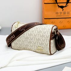 SPECIFICATIONSBrand Name: LUYIAIXIHandbags Type: Shoulder BagsTypes of bags: Shoulder & Crossbody BagsMain Material: PULining Material: PolyesterShape: SatchelsPlace Of Origin: HE BEI ProvincePlace Of Origin: HE BEI ?ProvinceOrigin: Mainland ChinaCN: HebeiHardness: SOFTPattern Type: letterInterior: Interior Slot PocketInterior: Cell Phone PocketInterior: Interior Zipper PocketInterior: Interior CompartmentDecoration: NONEExterior: Silt PocketOccasion: VersatileClosure Type: zipperGender: WOMENStyle: fashionModel Number: Ac_0209Number of Handles/Straps: SingleSize: 22cm*12cm*14cmShoulder Strap: 120CMSac a main: High Quality Soft Leather bagsCrossbody bag for women: Crossbody Shoulder Bag for Womenbolsos mujeres: Luxury Handbags Women Bags Designer Large Capacity Crossbody Baguette Bag For Travel, Brown Portable Tote Shoulder Bag, Portable Brown Tote Shoulder Bag, Beige Large Capacity Crossbody Bag, Beige Large Capacity Crossbody Baguette Bag, Large Capacity Beige Shoulder Bag For Gift, Large Capacity Crossbody Flap Bag For Errands, Large Capacity Beige Shoulder Bag As Gift, Beige Portable Shoulder Bag