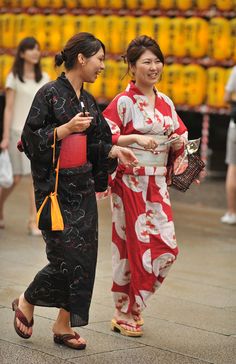 Matsuri Outfit, Tokyo Streets, Festival Photos, Japan Fashion Street, Aloha Vibes, Contemporary Clothes, Modern Kimono, Kimono Japan, Japanese Clothing