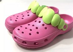 Cutecore Things To Buy, Cutecore Shoes, Kidcore Shoes, Strawberry Crocs, Red Kawaii, Cutecore Clothes, Shoes Kawaii, Kawaii Strawberry, Wishlist Ideas