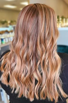 Brown Hair With Strawberry Blonde, Strawberry Blonde Balayage, Strawberry Blonde Hair Ideas, Summer Hair Ideas, Blonde Foils, Red And Blonde, Light Red Hair, Unicorn Nail Art, Light Strawberry Blonde