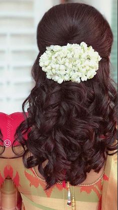 Weddng hair Gajara Hairstyle, Traditional Hairstyle For Saree, Gajra Hairstyle, Reception Hairstyles, Bridal Hair Decorations, Hair Style On Saree, Saree Hairstyles, Bridal Hairdo, Traditional Hairstyle