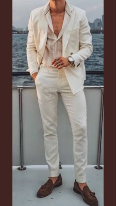 Stylish Men Outfits Modern Gentleman, Charismatic Man, Office Old Money, Linen Suits For Men, Dapper Fashion, Summer Suits Men, White Linen Suit, Gentleman Lifestyle, Old Money Fashion