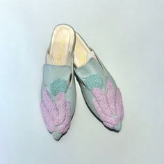 Our handmade loafers feature a surface embroidered with cotton thread using the punch technique, combined with a leather interior and sole, merging elegance and comfort. Suitable for both indoor and outdoor use, these shoes stand out with their unique craftsmanship. - Upper Material: Cotton Thread - Embroidered with the punch technique, offering a unique and eye-catching design. - Interior Material: 100% Genuine Leather - Provides perfect fit and long-lasting comfort. - Sole: Leather Sole - Suit Elegant Embroidered Flat Loafers, Embroidered Round Toe Loafers For Spring, Embroidered Flat Loafers For Spring, Traditional Slip-on Loafers For Spring, Spring Embroidered Flat Loafers, Womens Loafers, The Punch, Shoes Stand, Embroidered Leather