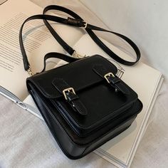 Tas Fashion, Handbag Vintage, Womens Designer Handbags, Women Leather Backpack, Haiwan Peliharaan, Pretty Bags, Mein Style, Designer Handbag