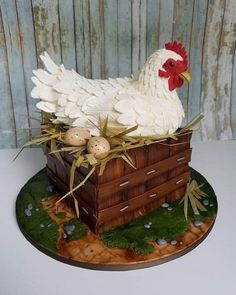 there is a cake made to look like a chicken in a basket with eggs inside