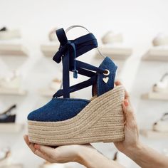 ANCHO Y TAMAÑO Los clientes dicen que el tamaño es estándar / normal. Se recomienda pedir la talla original. DESCRIPTION These essential Patrizia Espadrilles are everything you need for your wardrobe! With their stylish high wedges and timeless Blue color, they are a must-have for any fashionista. FEATURES Denim upper material Flexible rubber sole Handmade 5.5 inch high heel 2.5 inch platform RECOMENDACIONES: 1. No lavar los zapatos en la lavadora / Do not wash shoes in the washing machine2. No Casual Denim Sandals With Removable Insole, Casual Lace-up Espadrilles With Removable Insole, Casual Denim Blue Platform Sandals, Trendy Blue Round Toe Espadrilles, Casual Denim Platform Sandals, Casual Denim Espadrilles With Round Toe, Spring Denim Espadrilles For Beach, Blue Casual Espadrille Sandals, Blue Denim Espadrilles For Spring